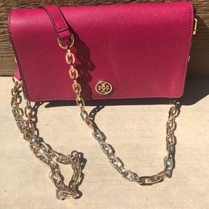 Tory Burch Robinson wallet on chain